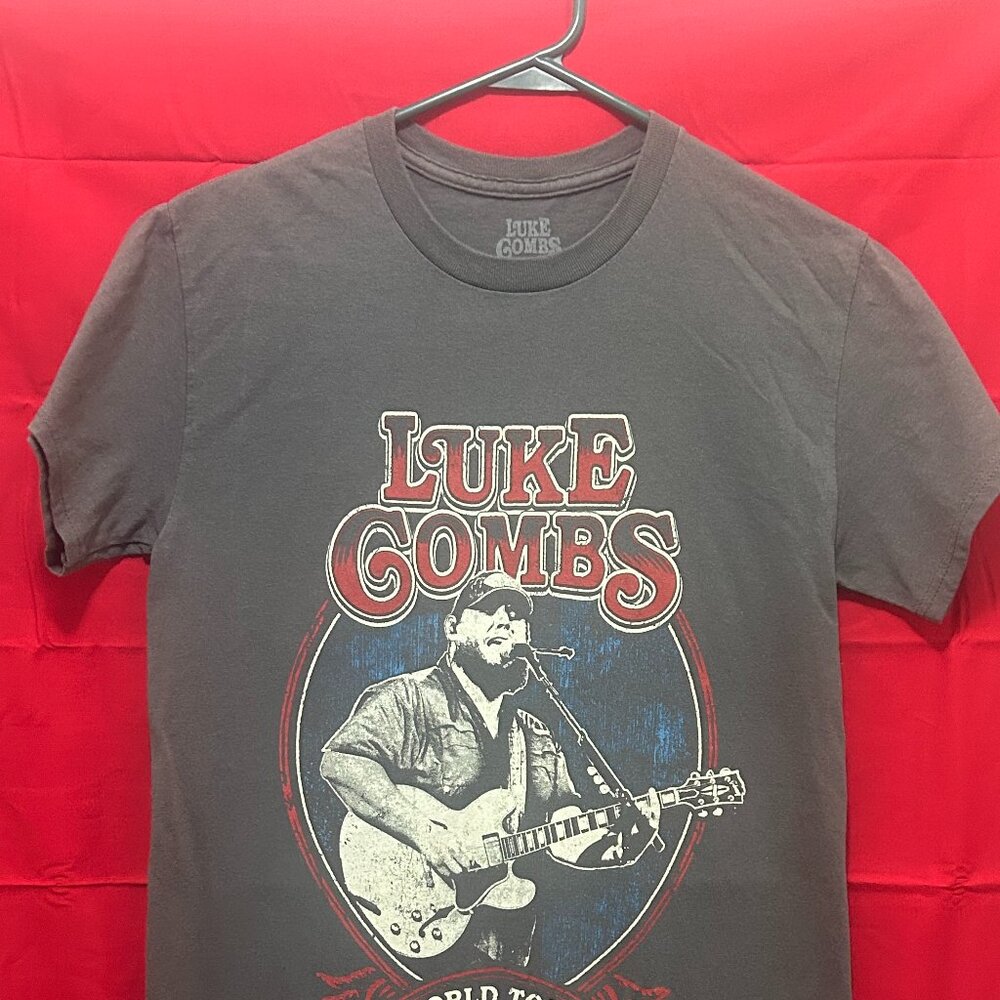Luke Combs world tour 2023 gray concert tshirt, small